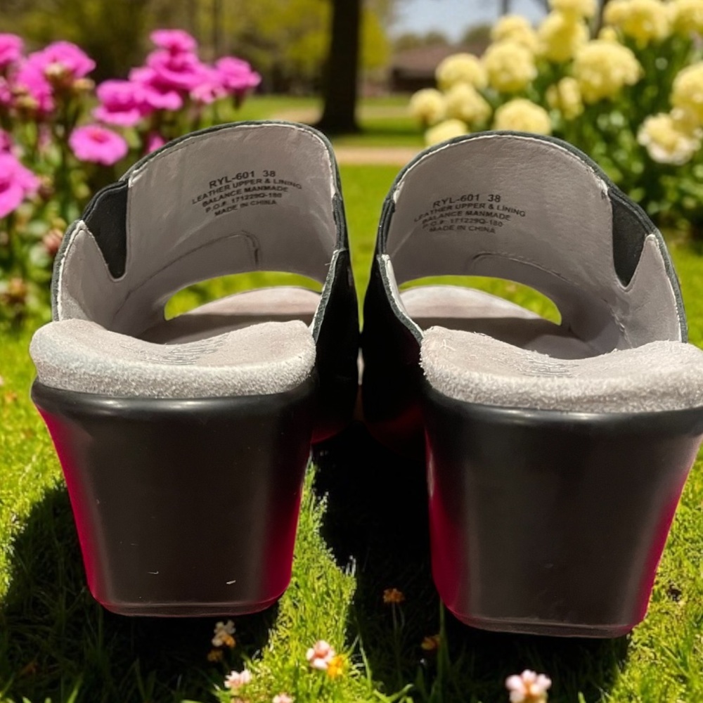 Alegria Women's Black Nappa Open-Toe Mules
Very Good Condition    size 38 - Picture 10 of 16